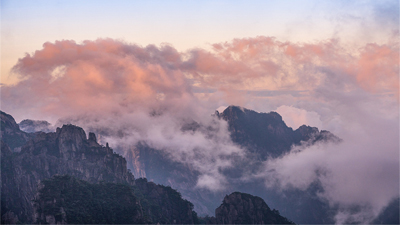 黃山風景區(qū)出現(xiàn)大面積云海景觀