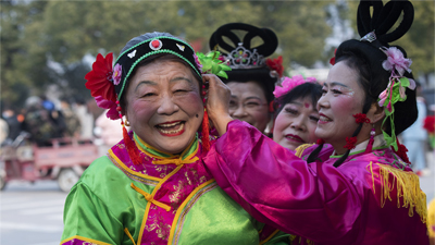 新春走基層丨“鄉(xiāng)村春晚”送來(lái)濃濃年味