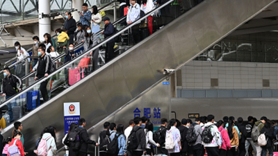 “五一”小長假首日 合肥火車站直擊